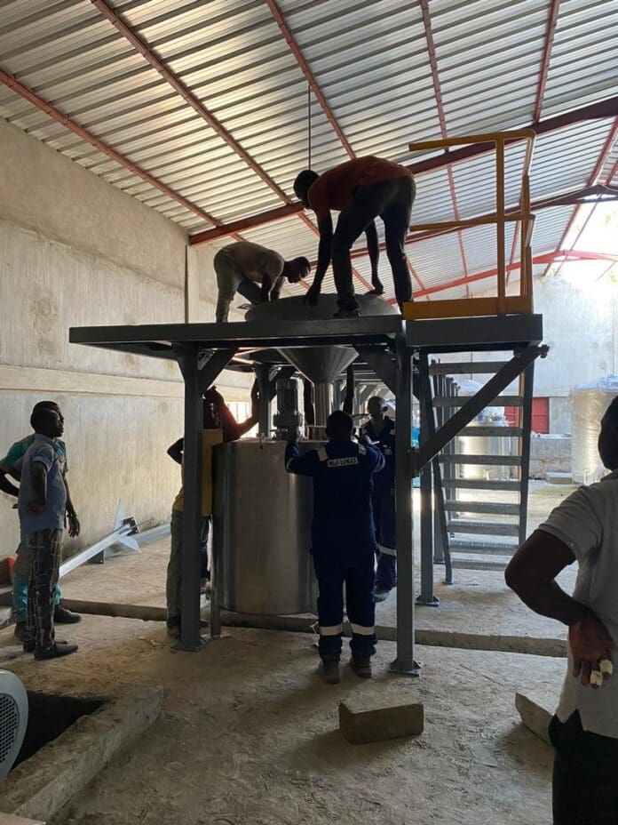 agroalimentaire-une-usine-de-transformation-du-manioc-pousse-sur-les